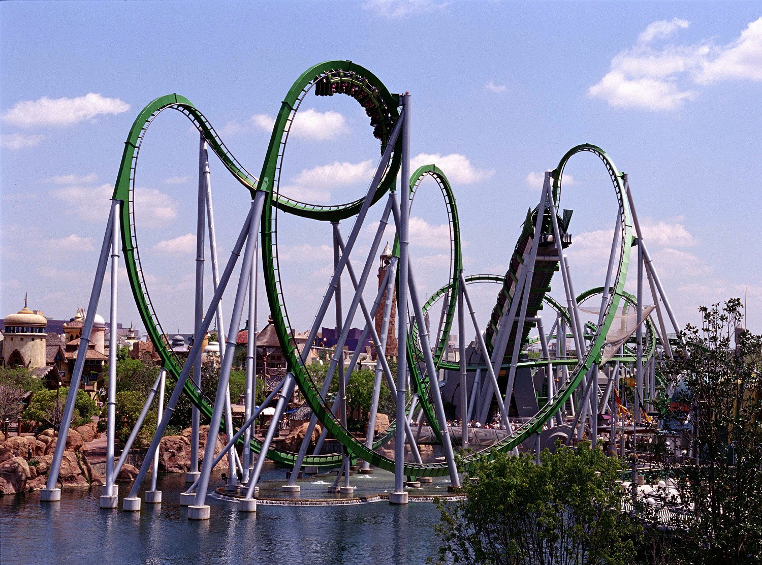 hulk roller coaster tunnel