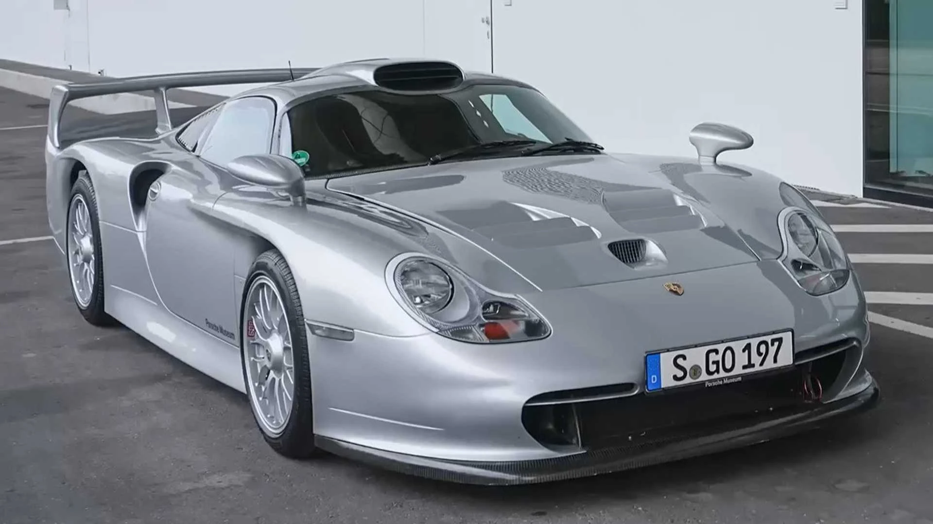 自動車 PORSCHE911GT1 1997 Porsche 911GT1 Is Literally a Race Car for the Road