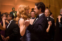 Stark dança com Pepper Potts
