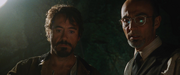 Stark mostra os planos do Homem de Ferro