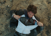 Stark quase é morto por alguns estilhaços