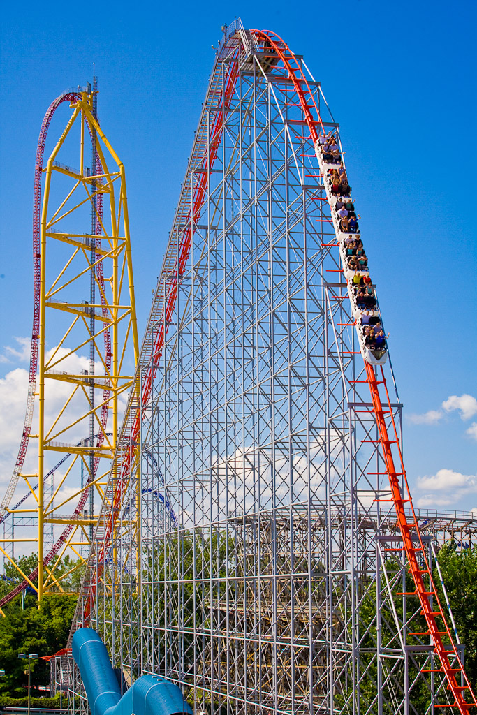 Sunset on top of Magnum XL-200 : r/rollercoasters