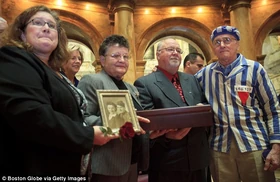Stephan (right) reunited with Steve Sattler's children