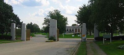 500px-Resurrection Cemetery Justice IL 1