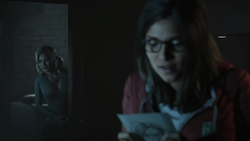 Jessica makes sure Hannah reads the note.