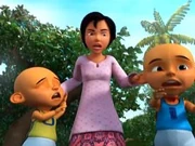Kak Ros memarahi adik-adiknya kerana hendak bermandi di sungai.