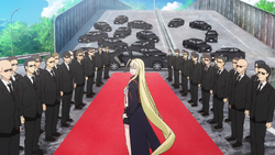 UQ Holder members arrive