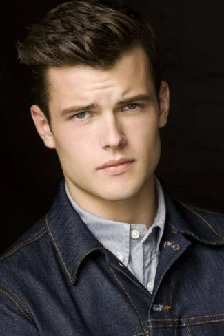 Michael Mealor as Kyle Abbott