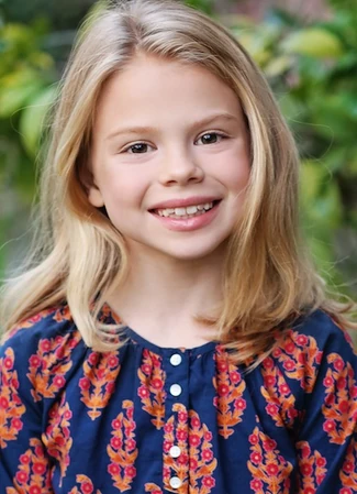 Scarlett Hernandez as Charlotte Cassadine