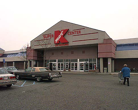 Created this Roblox super Kmart center in memory of the auburn hills  Michigan super Kmart : r/kmart