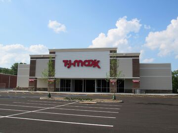 TJ Maxx HomeGoods retail clothing housewares Worcester department store  Lincoln Plaza