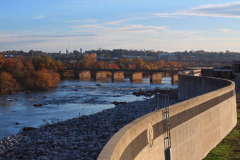 The Richmond Floodwall'"`UNIQ--ref-0000002F-QINU`"'