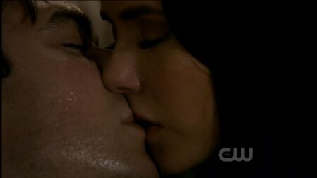 Stelena Epic Love - No 1x01, após a morte de seus pais, Elena ia