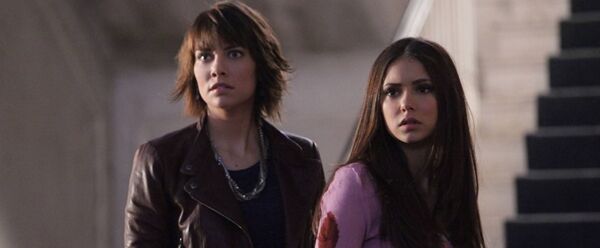 Em The Vampire Diaries: na 8ª temporada, personagem sumida volta