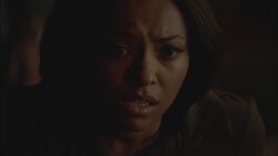 Bonnie acorda como a caçadora