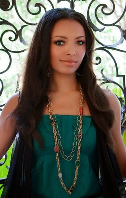 Bonnie-Bennett-Witch2