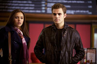 1x01 Pilot-Elena-Stefan-08