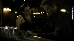 Isobel begrüßt ihren ehemaligen Ehemann.