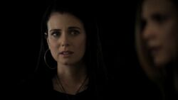 Isobel stellt sich Jenna vor