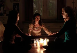 1x09 History Repeating-Elena-Bonnie-Caroline-02