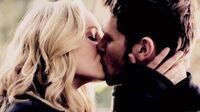 Caroline and Klaus kiss 1x11