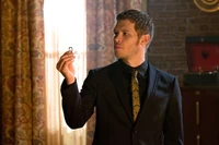 1x17 Moon Over Bourbon Street-Moonlight Ring-Klaus.jpg (134 KB)