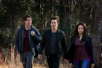 2x17 Know Thy Enemy-Jeremy-Damon-Bonnie.jpg (345 KB)