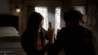 402VampireDiaries0305