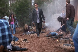 1x19 An Unblinking Death~Bomber-Elijah-03