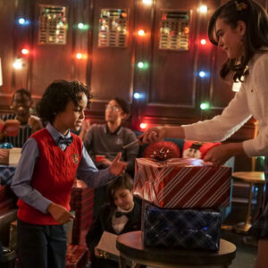 Download This Christmas Was Surprisingly Violent The Vampire Diaries Wiki Fandom Yellowimages Mockups