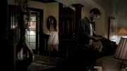 Alaric und Elena im Gilbert-Haus.