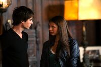 1x02 The Night of the Comet-Damon-Elena-03