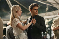 1x04 Family Ties-Caroline-Stefan-02