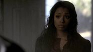 The-vampire-diaries-2x17-bonnie-bennett-cap mid