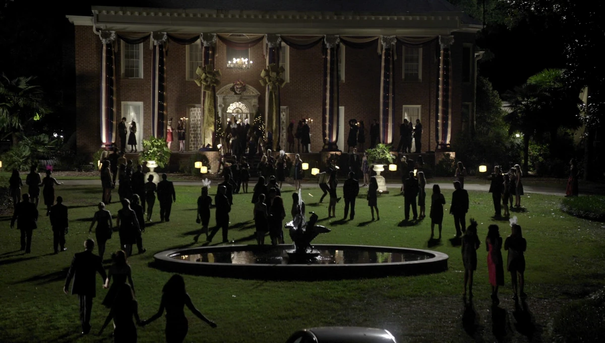 Masquerade Ball The Vampire Diaries Wiki Fandom