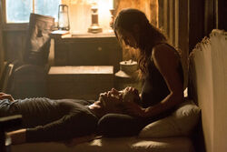 1x08 The River in Reverse-Elijah-Hayley