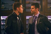 2x02 Alive and Kicking-Klaus-Elijah