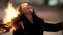 Isobel begeht Selbstmord.