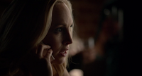 Caroline talking with Enzo on the phone 5x18