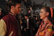 Matthew-davis-e-sara-canning-vestiti-anni-50-sul-set-dell-episodio-unpleasantville-di-the-vampire-diaries-145587