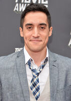 Keahu Kahuanui as Eddie