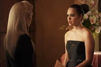1x14 Let's Just Finish the Dance-Lizzie-Josie.jpg (232 KB)