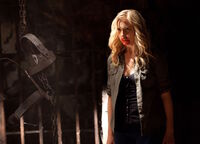 2x05 Kill or Be Killed-Caroline-03