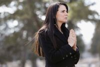 2x17 Know Thy Enemy-Isobel-03.jpg (206 KB)