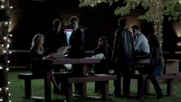 TVD402-176-Council Memorial-Caroline-Matt-Stefan-Elena~Damon-Jeremy-Bonnie.png (2.21 MB)