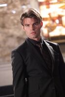 2x08 Rose-Elijah-02