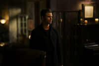 5x08 The Kindness of Strangers-Elijah