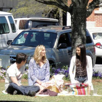 Candice-on-set-of-The-Vampire-Diaries-2x22-As-I-Lay-Dying-candice-accola-20951274-450-449