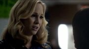 Tvd 1x19 caroline bonnie gabbing