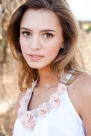 Lilly Roberson as Sofie